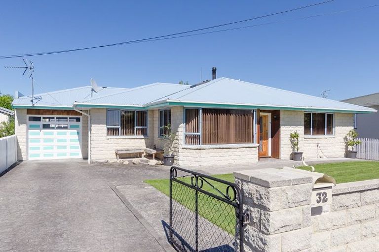 Photo of property in 32 Richmond Road, Carterton, 5713