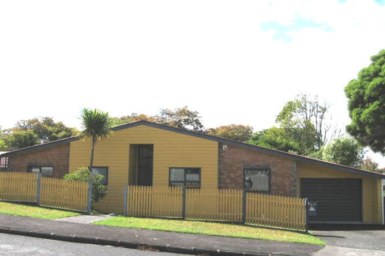 Photo of property in 2 Valron Road, Te Atatu South, Auckland, 0602