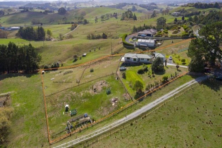 Photo of property in 137 Worthington Road, Wellsford, 0974