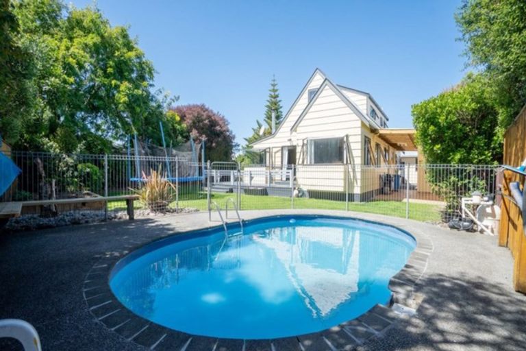 Photo of property in 32 Rosedale Crescent, Cloverlea, Palmerston North, 4412