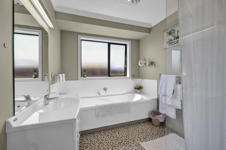 Photo of property in 9d Wilton Street, Westown, New Plymouth, 4310