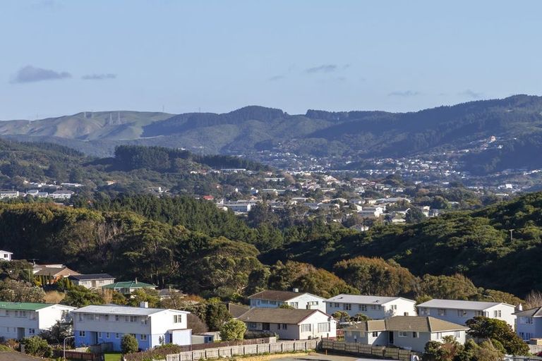 Photo of property in 22 Staysail Place, Whitby, Porirua, 5024