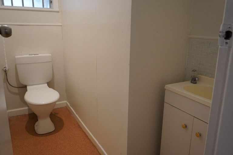 Photo of property in 35 Archibald Road, Kelston, Auckland, 0602