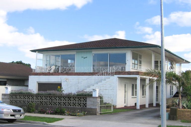 Photo of property in 30 The Esplanade, Eastern Beach, Auckland, 2012