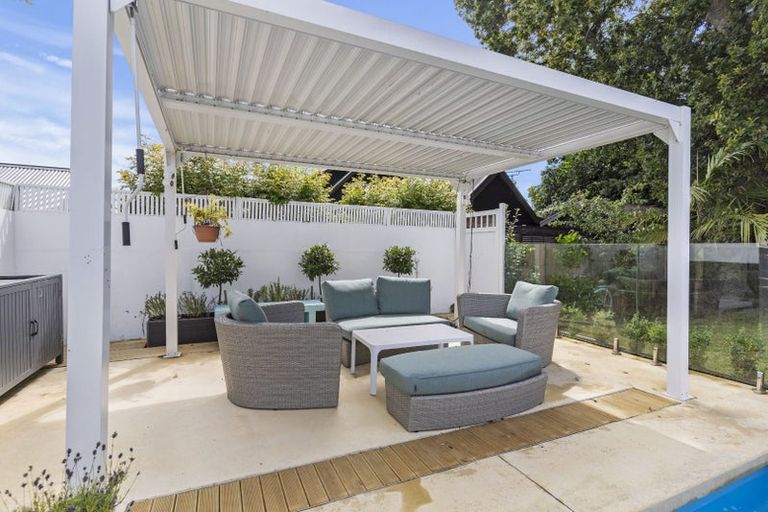 Photo of property in 24 Tauhinu Road, Greenhithe, Auckland, 0632