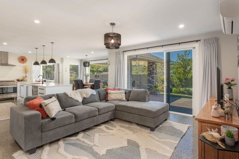 Photo of property in 65 Dalmore Way, Acacia Bay, Taupo, 3385