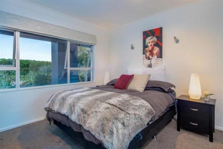 Photo of property in 35 Aotearoa Terrace, Murrays Bay, Auckland, 0630
