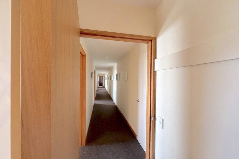 Photo of property in 2 Clearview Lane, Mount Pleasant, Christchurch, 8081