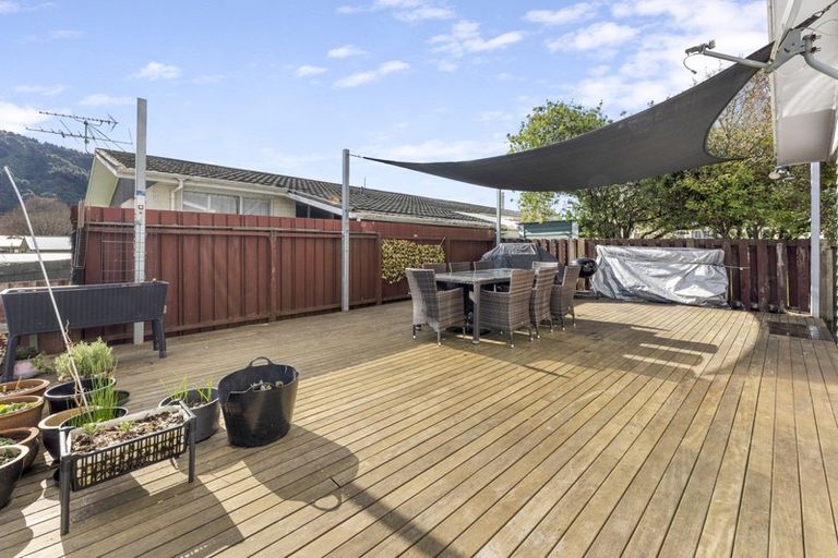 Photo of property in 43 California Drive, Totara Park, Upper Hutt, 5018