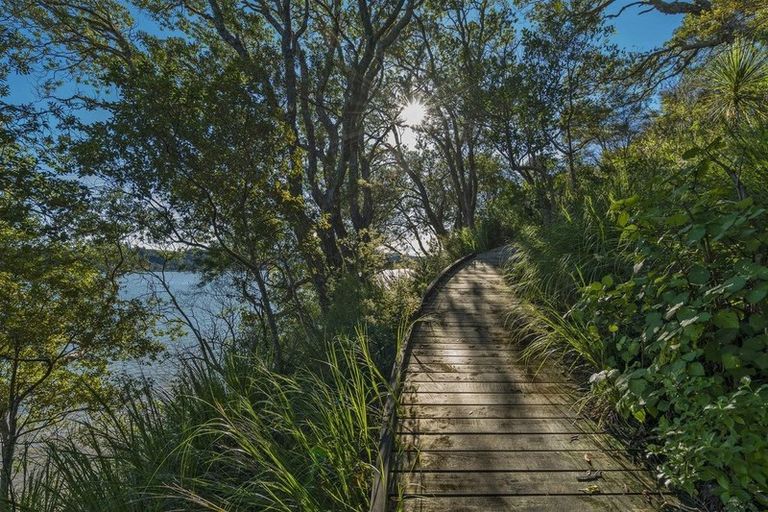 Photo of property in 295 Kopaki Point, Cooks Beach, Whitianga, 3591