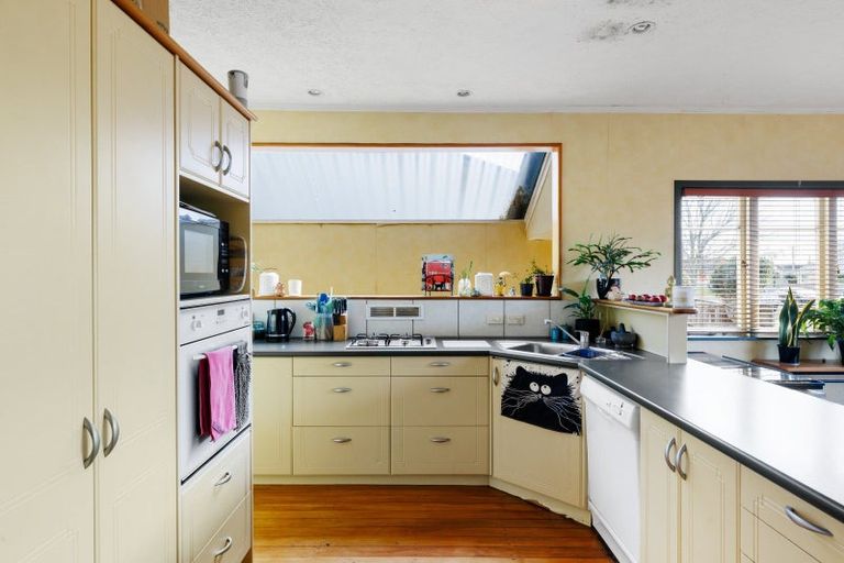 Photo of property in 32 Forest Lake Road, Forest Lake, Hamilton, 3200