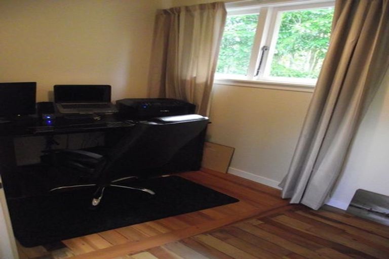 Photo of property in 28 Kamara Road, Glen Eden, Auckland, 0602