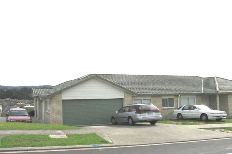 Photo of property in 14 Roy Maloney Drive, Henderson, Auckland, 0612