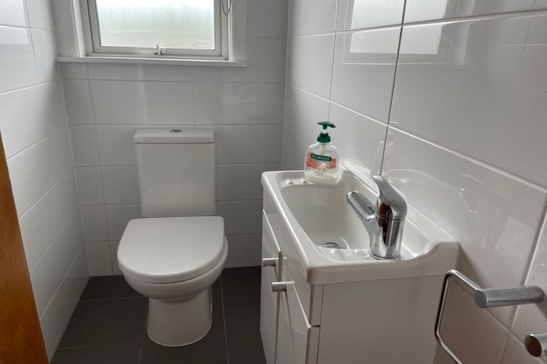 Photo of property in 41 Flanshaw Road, Te Atatu South, Auckland, 0610