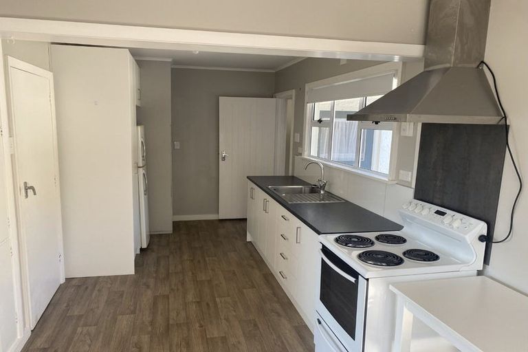 Photo of property in 12 Lawry Street, Moturoa, New Plymouth, 4310