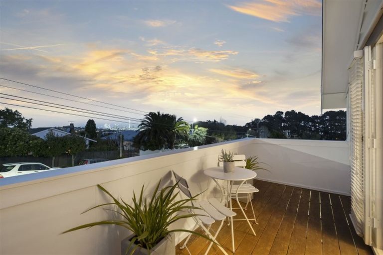 Photo of property in 1/49 Rawene Road, Birkenhead, Auckland, 0626