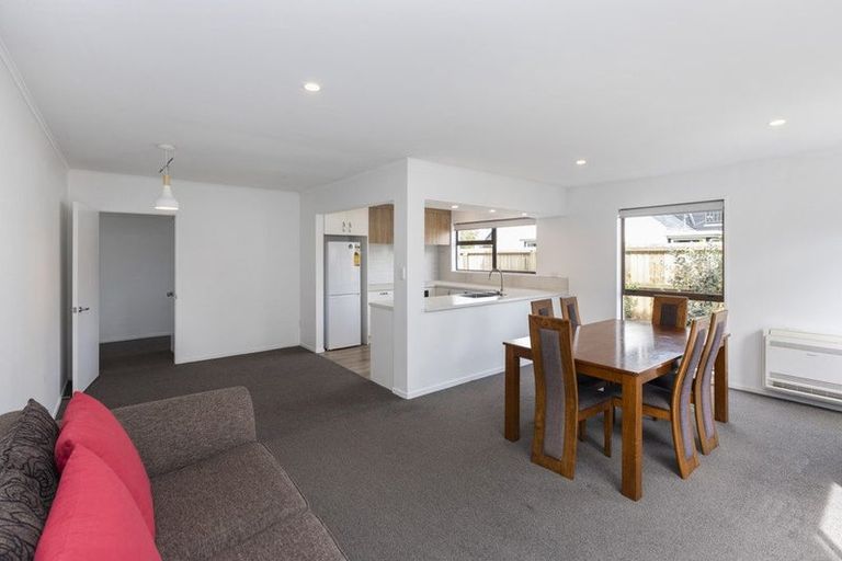 Photo of property in 2/76 Hinau Street, Riccarton, Christchurch, 8041