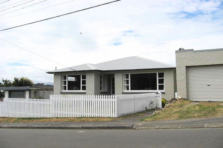 Photo of property in 9 Farnham Street, Mornington, Wellington, 6021