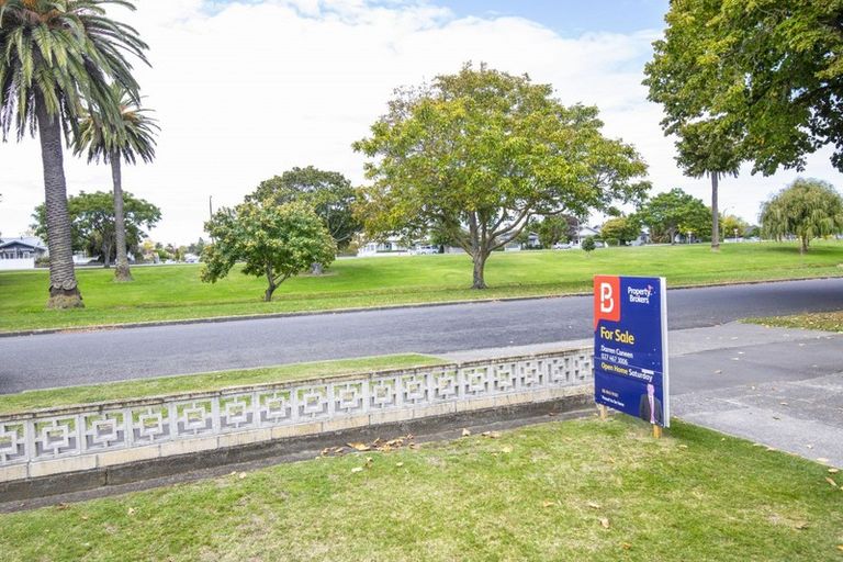 Photo of property in 1/47 Douglas Mclean Avenue, Marewa, Napier, 4110