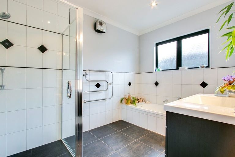 Photo of property in 9 Pacific Avenue, Poraiti, Napier, 4112