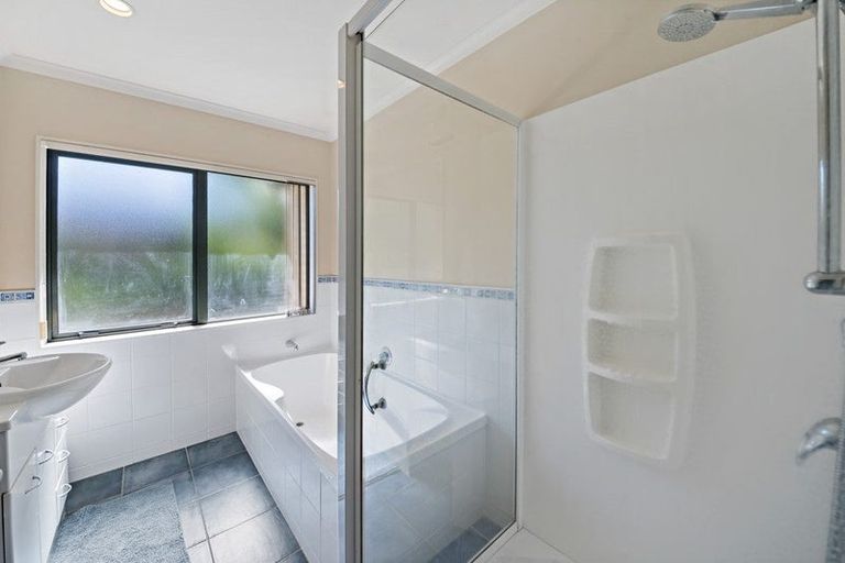 Photo of property in 31 Lough Bourne Drive, Pukekohe, 2120