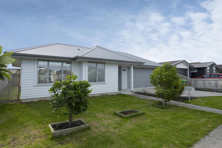 Photo of property in 18 Lamborn Drive, Papakura, 2110