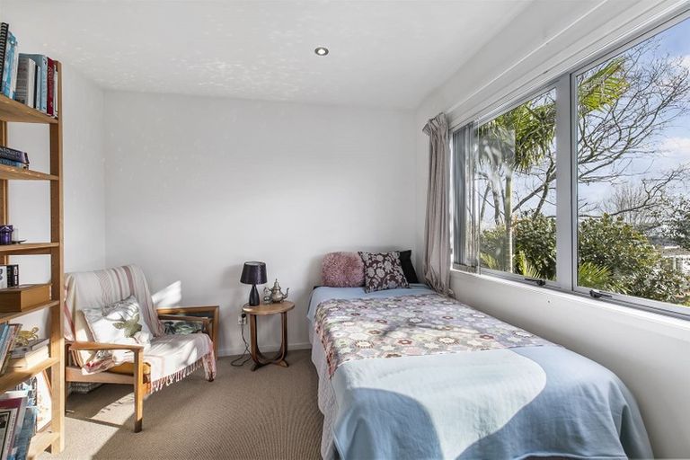Photo of property in 242a Forrest Hill Road, Forrest Hill, Auckland, 0620