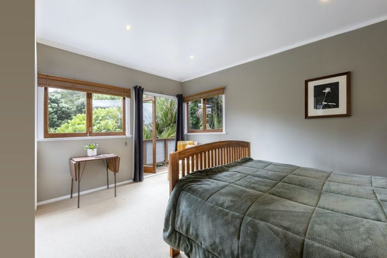 Photo of property in 33 Glenesk Road, Piha, New Lynn, 0772