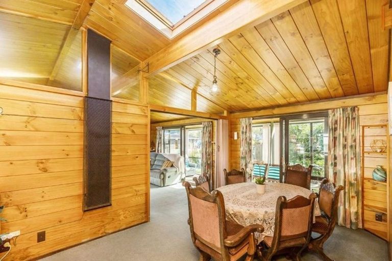 Photo of property in 8 Roband Crescent, Brown Owl, Upper Hutt, 5018