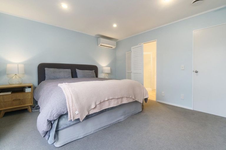 Photo of property in 12a Renata Crescent, Te Atatu Peninsula, Auckland, 0610