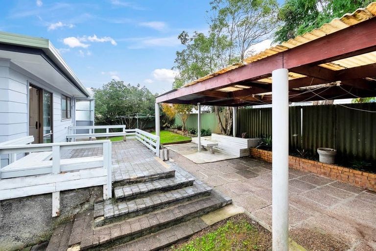 Photo of property in 4 St Catherine Crescent, West Harbour, Auckland, 0618