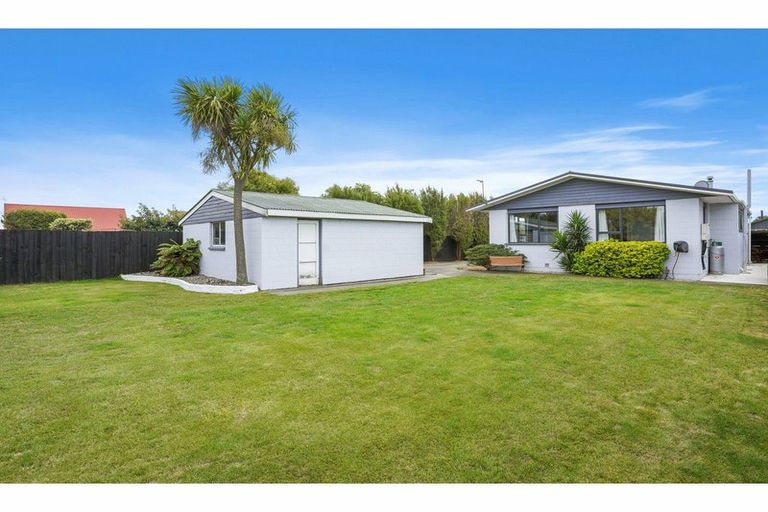 Photo of property in 135 Queenspark Drive, Parklands, Christchurch, 8083