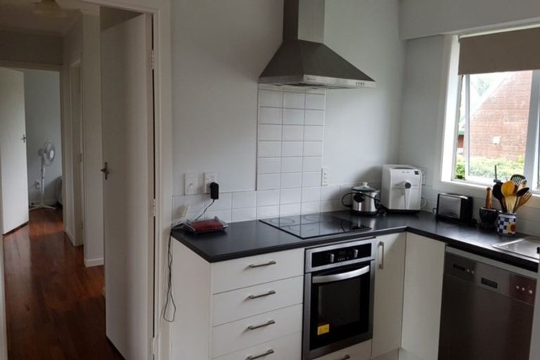 Photo of property in 10 Harding Avenue, Te Atatu South, Auckland, 0610