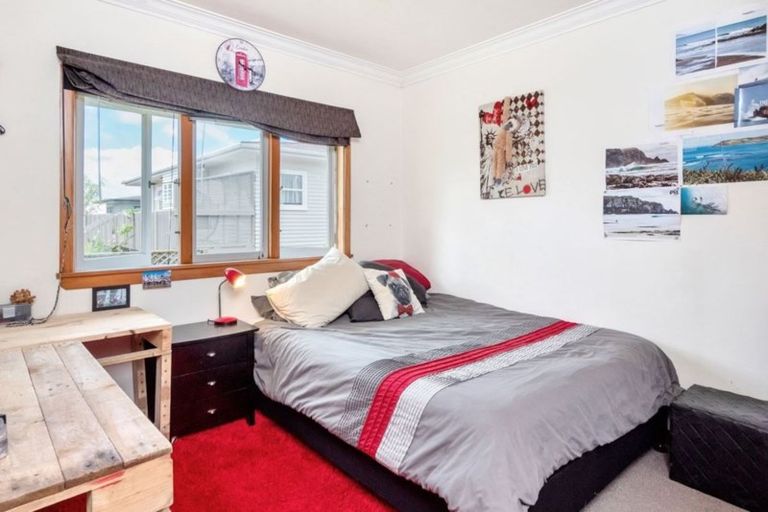 Photo of property in 32 Hyde Road, Rothesay Bay, Auckland, 0630