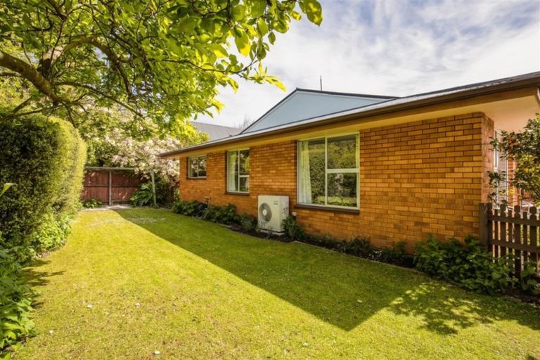 Photo of property in 2/17 Karen Lane, Beckenham, Christchurch, 8023