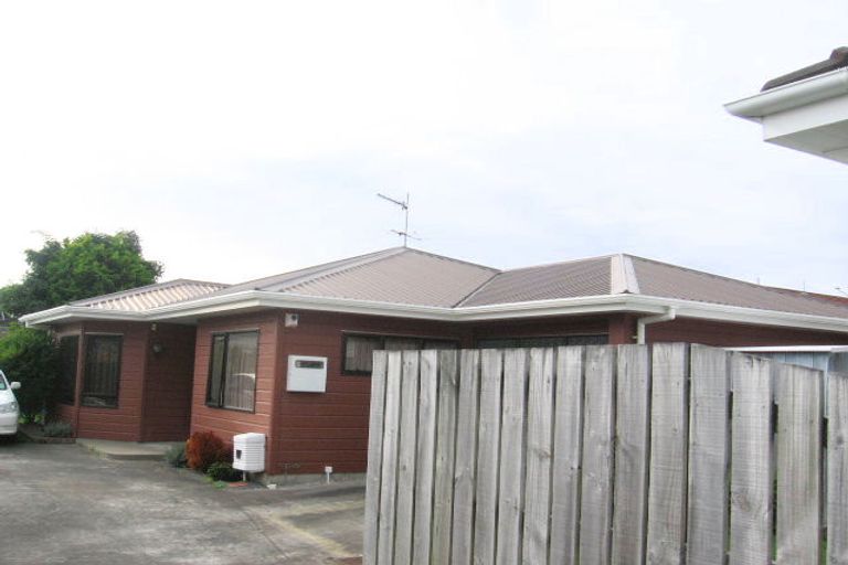 Photo of property in 2/28 Brasell Street, Fairfield, Lower Hutt, 5011