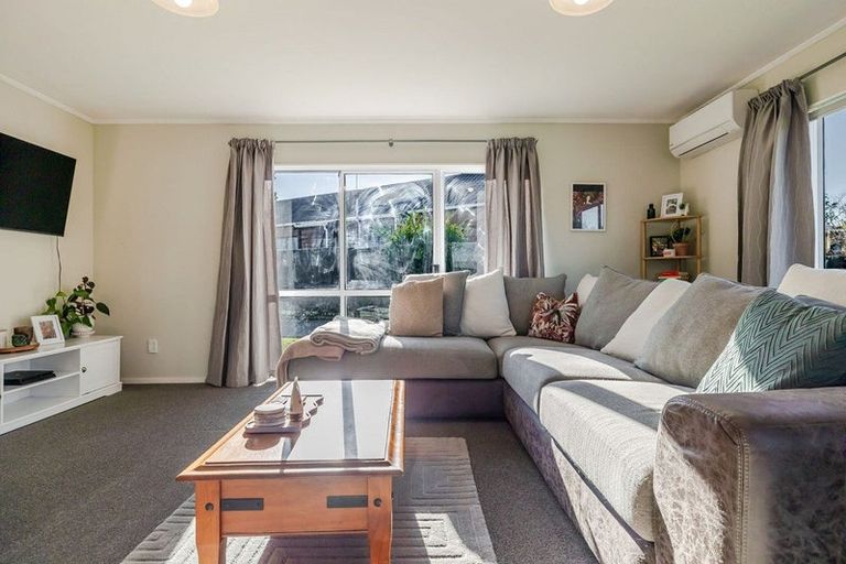 Photo of property in 105 Hillcrest Drive, Kelvin Grove, Palmerston North, 4414