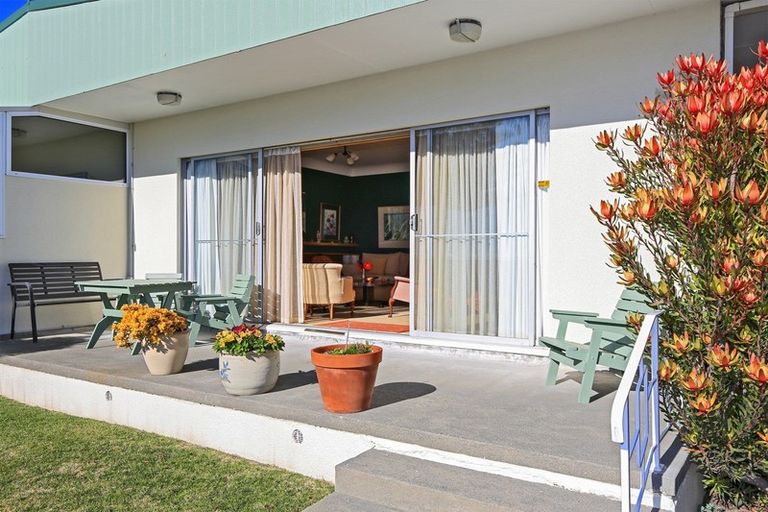 Photo of property in 10 North Terrace, Westshore, Napier, 4110