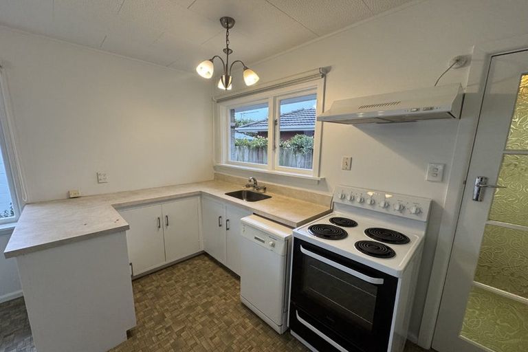 Photo of property in 2/4 Wadeley Road, Ilam, Christchurch, 8041