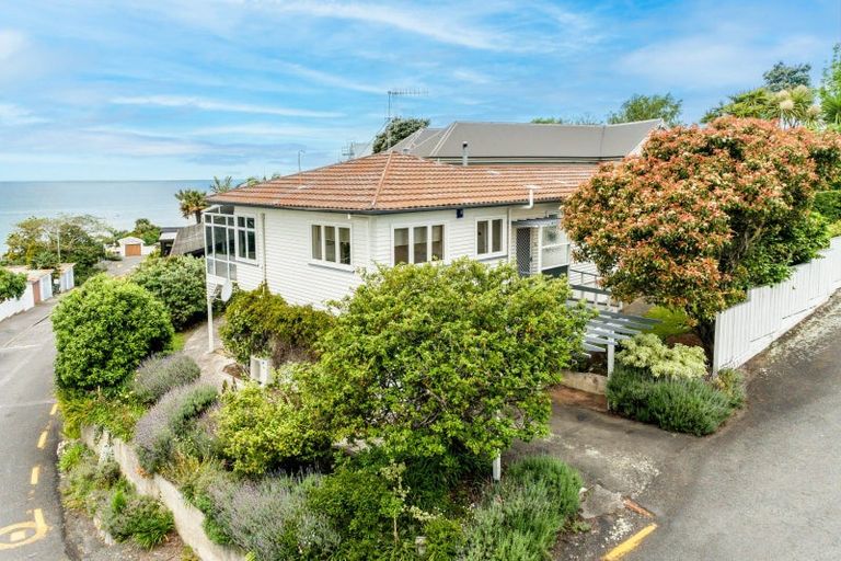 Photo of property in 7 Hadfield Terrace, Bluff Hill, Napier, 4110