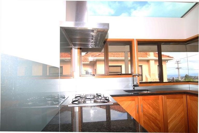 Photo of property in 2/162 East Coast Road, Forrest Hill, Auckland, 0620