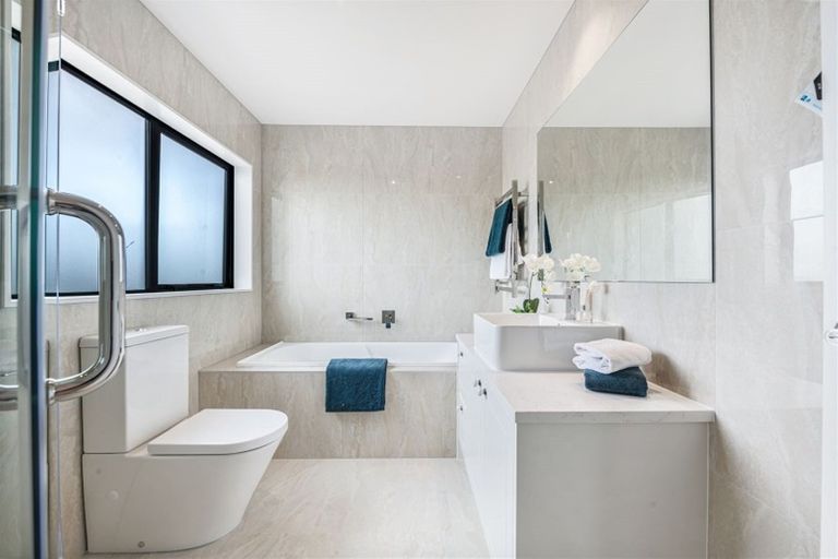 Photo of property in 42b Donegal Park Drive, Flat Bush, Auckland, 2019