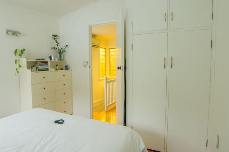 Photo of property in 27 Belle Vue Avenue, Northcote Point, Auckland, 0627