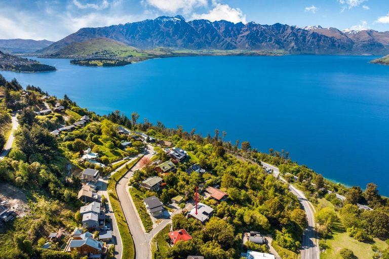 Photo of property in 14a Mckerrow Place, Sunshine Bay, Queenstown, 9300