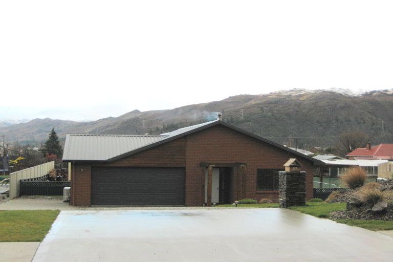 Photo of property in 55 Shields Street, Clyde, 9330