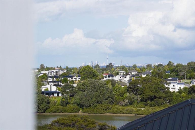 Photo of property in 4/141 Colwill Road, Massey, Auckland, 0614