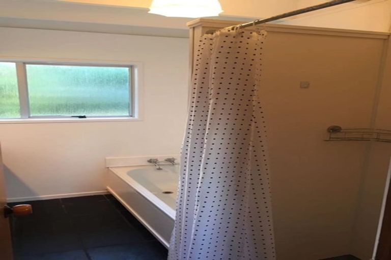 Photo of property in 33 Reynolds Place, Torbay, Auckland, 0630