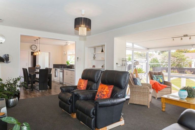 Photo of property in 10 Ranfurly Street, Dannevirke, 4930