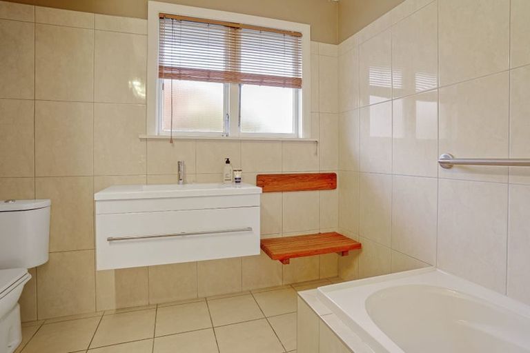 Photo of property in 40a Memorial Avenue, Ilam, Christchurch, 8053