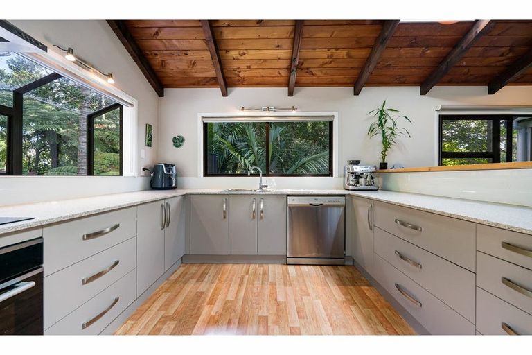 Photo of property in 200 Atkinson Road, Titirangi, Auckland, 0604